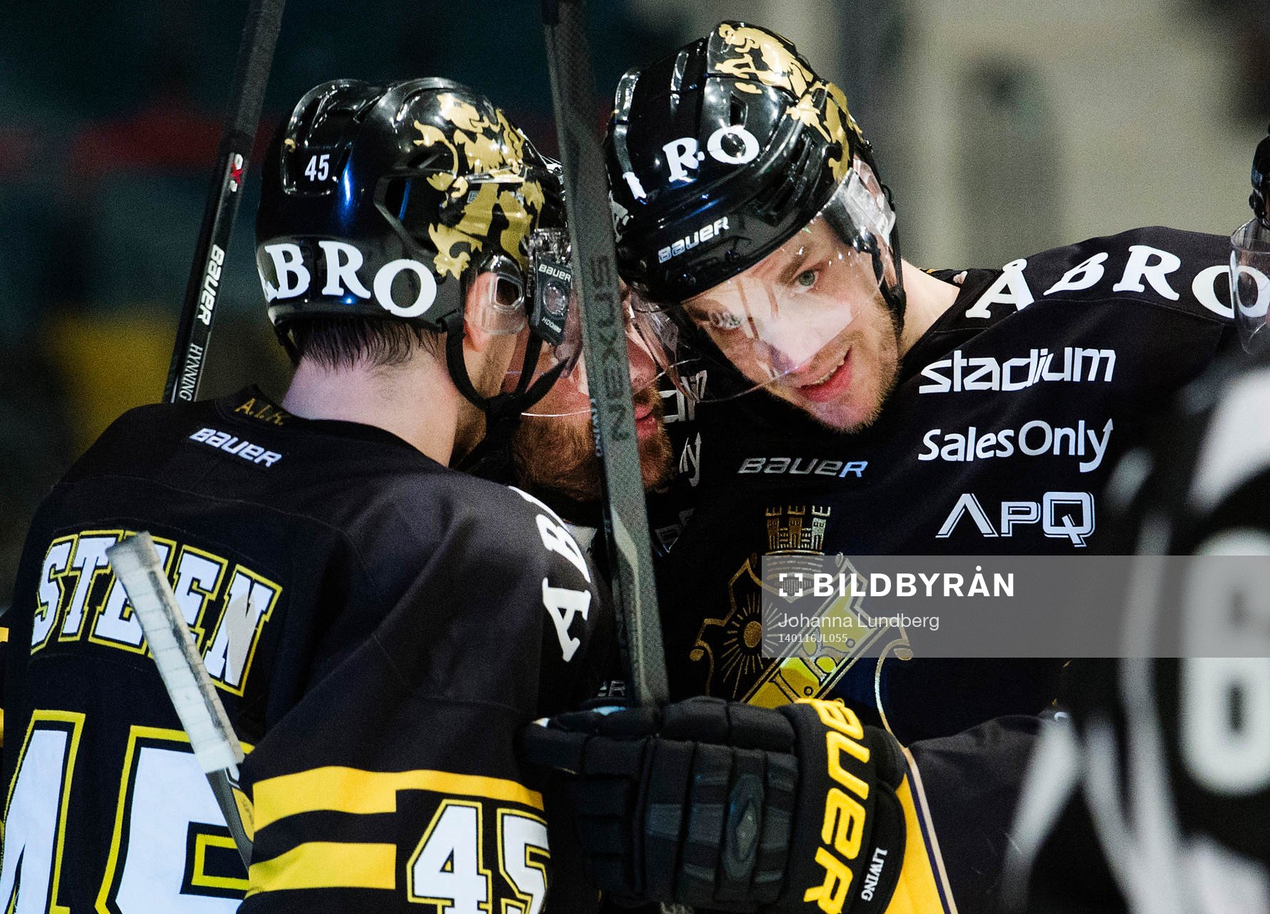 s Fredrik Hynning jublar