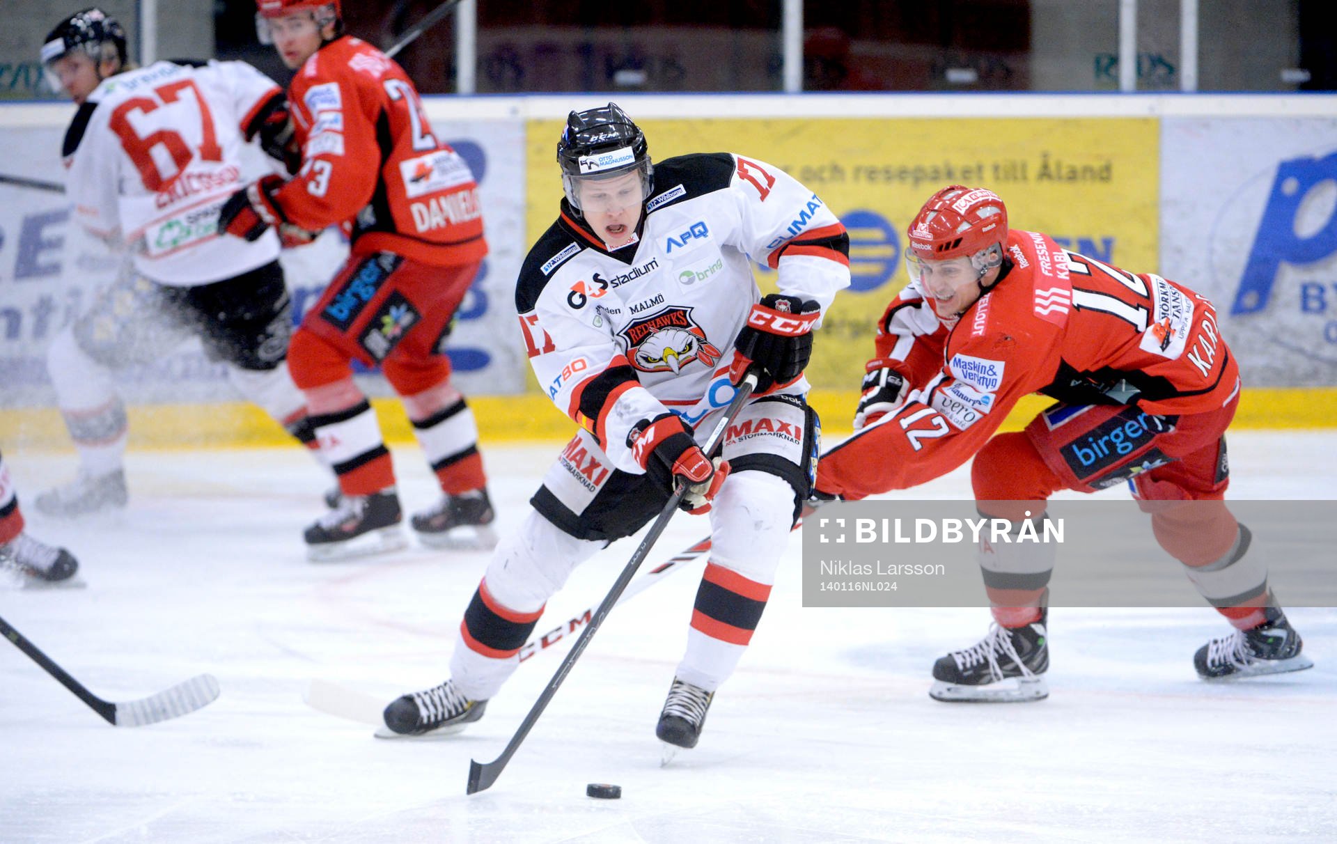 Malmö Redhawks Daniel Viksten och Almtunas Emil Bejmo