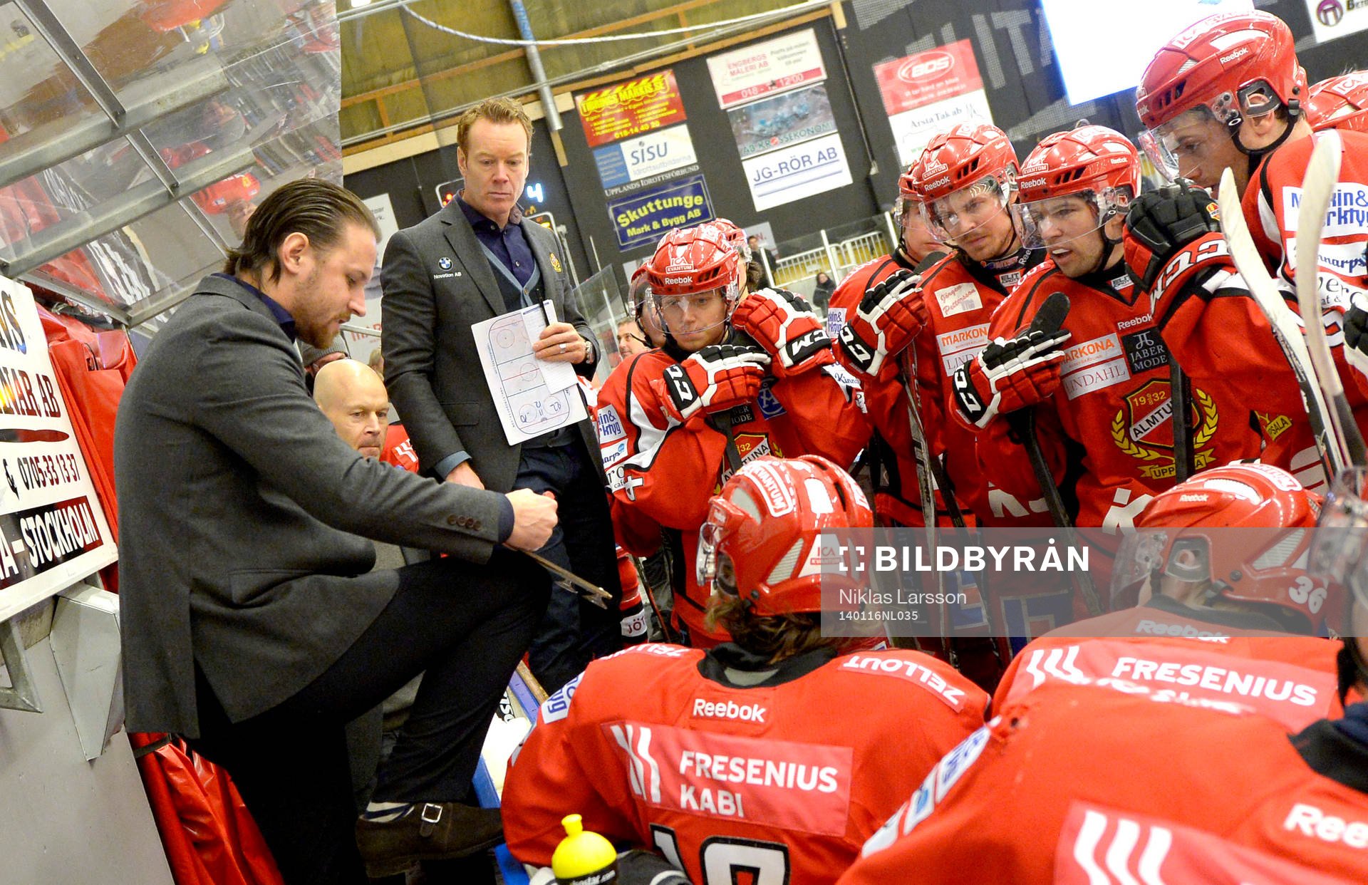 Almtunas tränare Niklas Eriksson och assisterande tränare