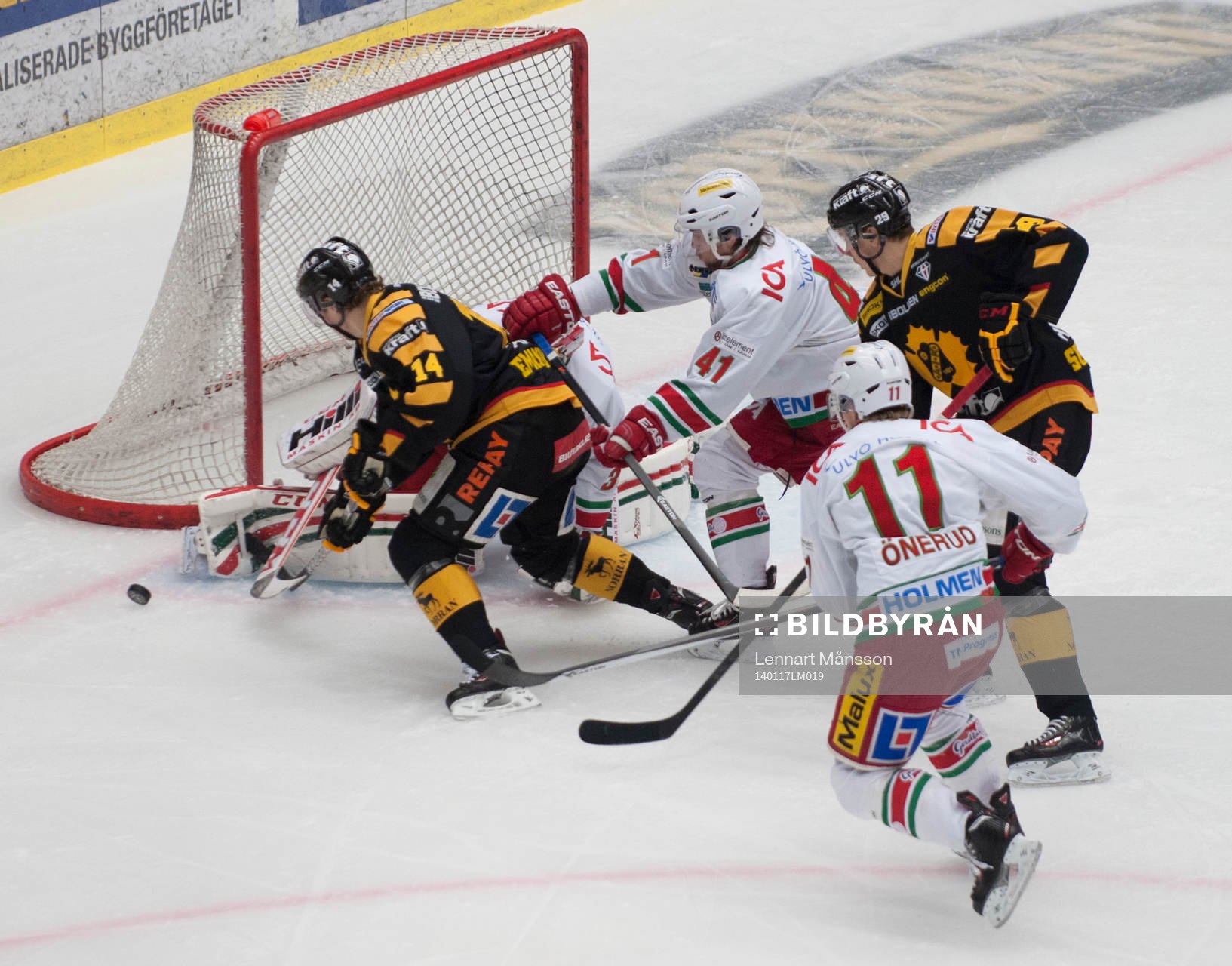 Skellefteås Petter Emanuelsson oroar Modos målvakt Linus
