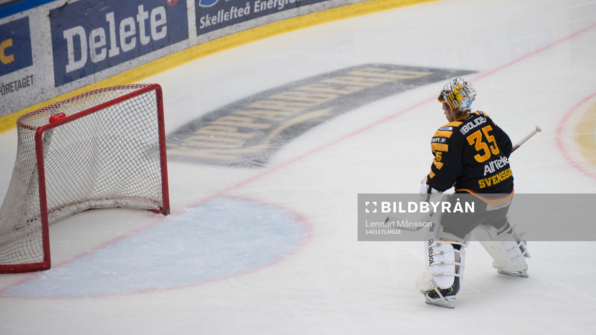 Skellefteås målvakt Markus Svensson med sin målbur i