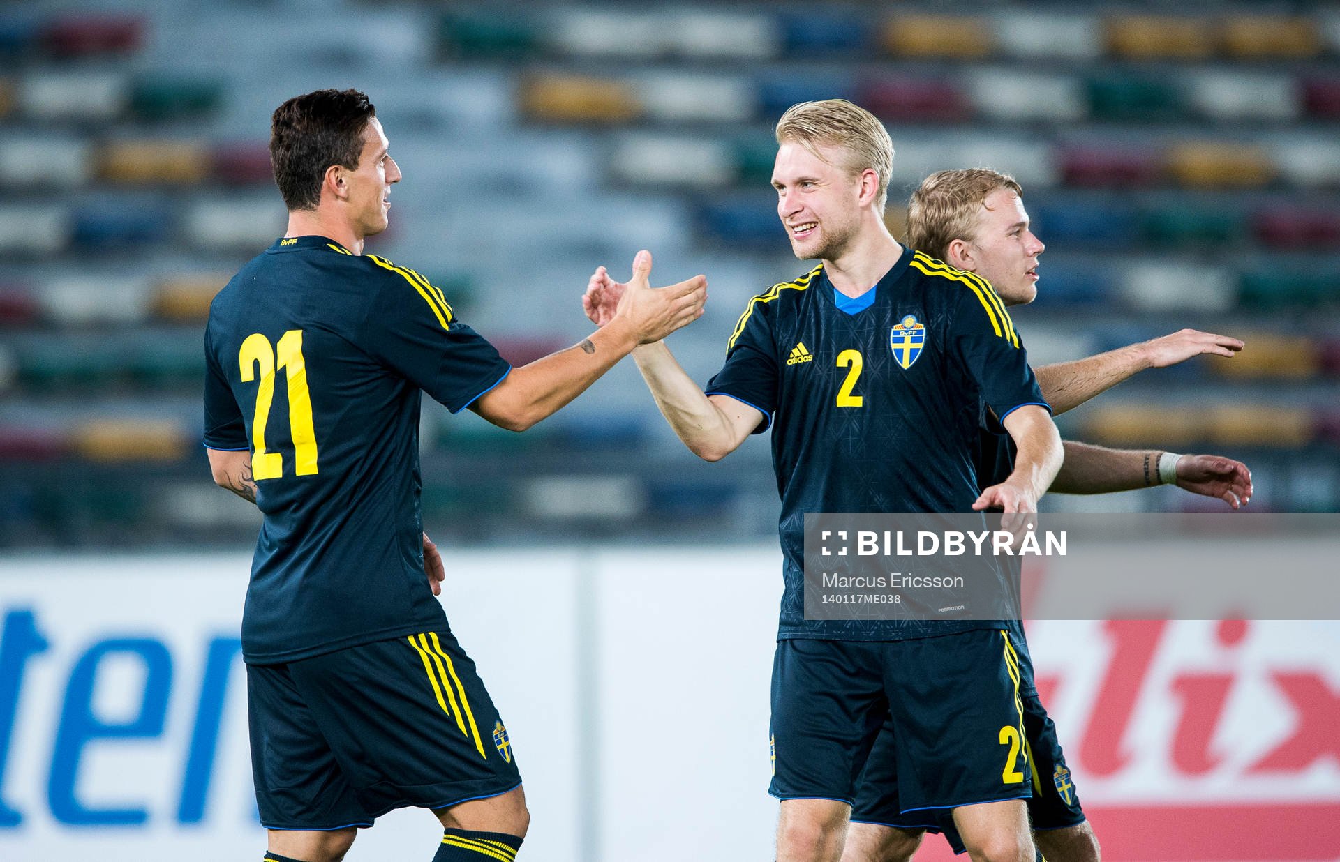 Sveriges Erton Fejzullahu jublar med Johan Larsson