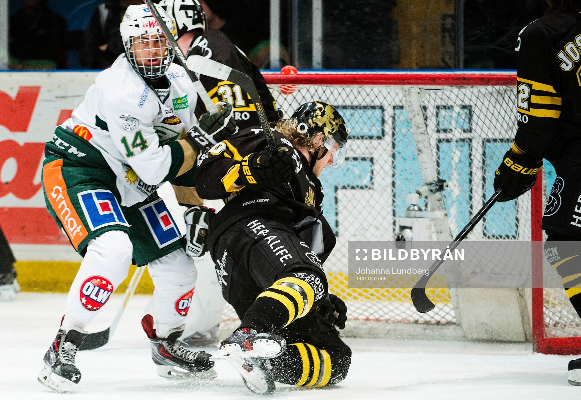 Färjestads Oliver Kylington trycker ner Christopher