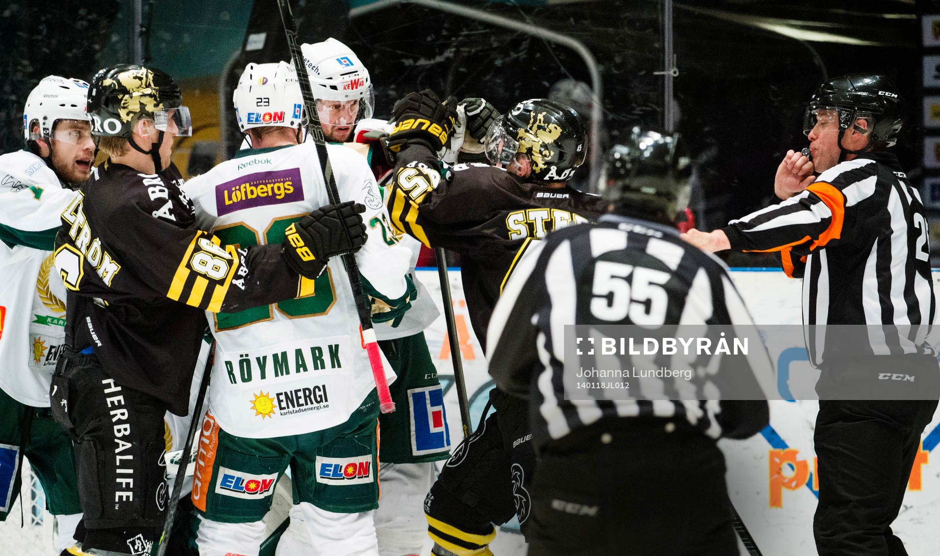 stökigt framför mål