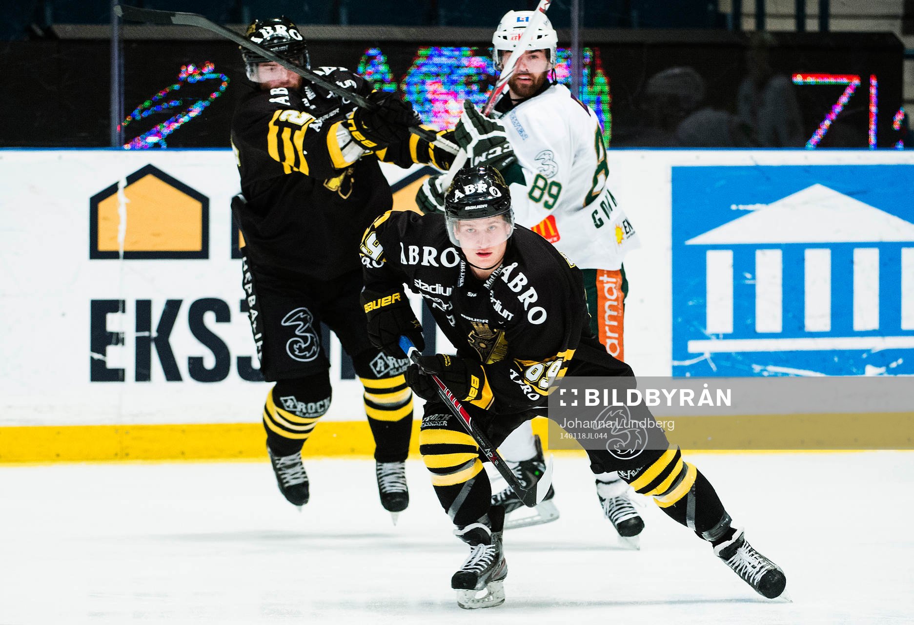 s Marcus Nilsson  tar sig fram