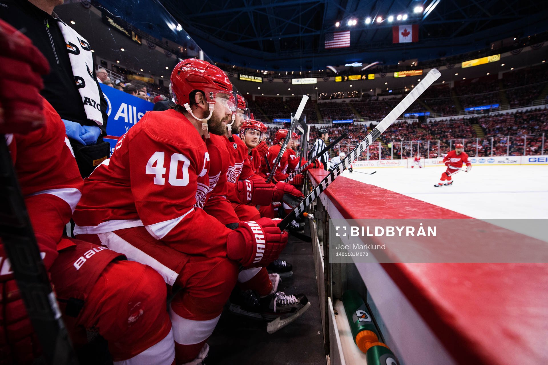 Detroits Henrik Zetterberg följer spelet