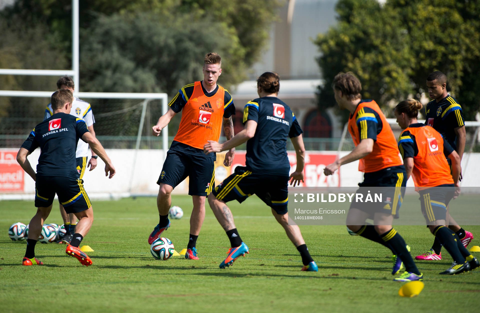 Pontus Jansson med boll
