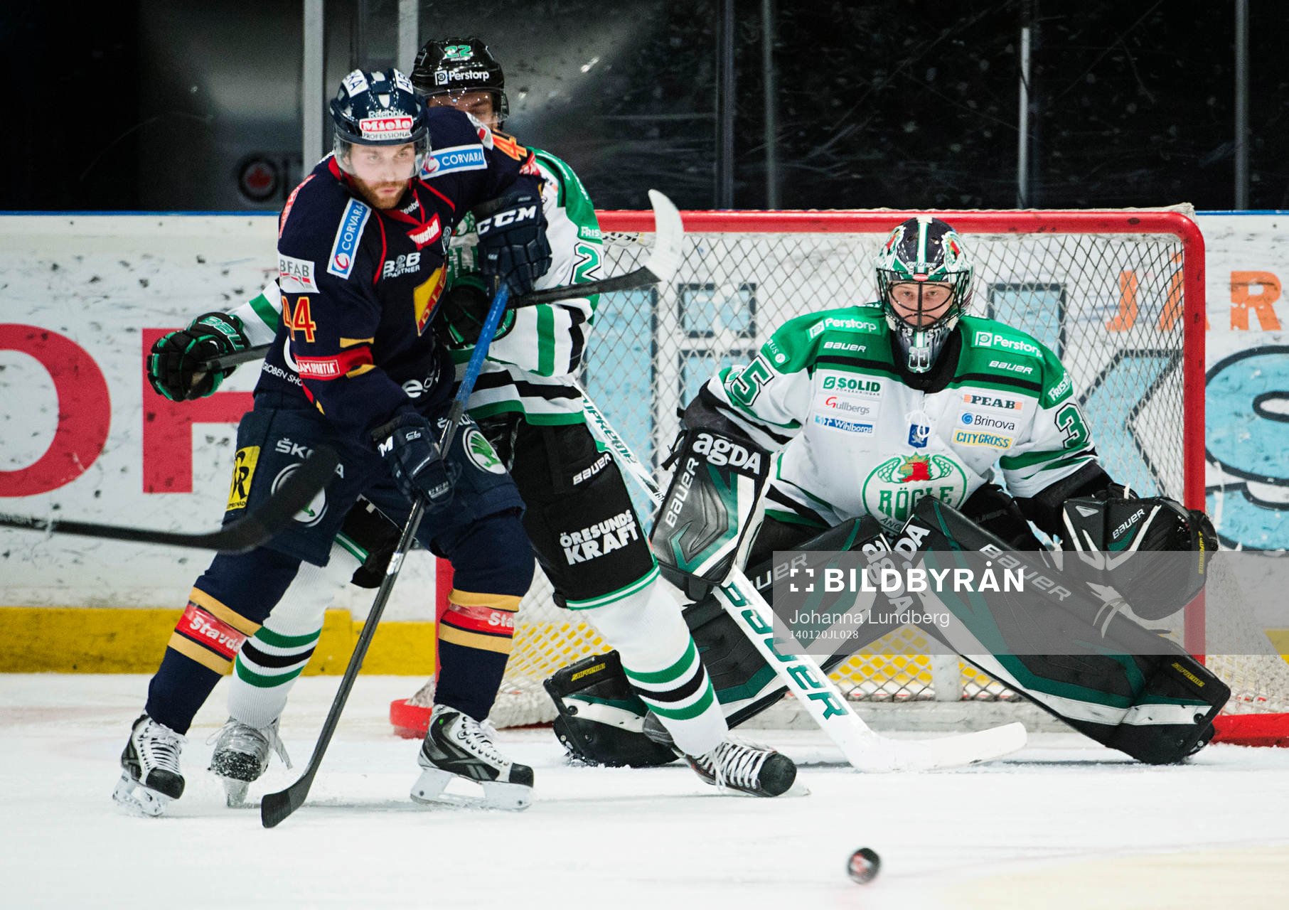 Djurgårdens Mattias Guter  och Rögles Eric Martinsson