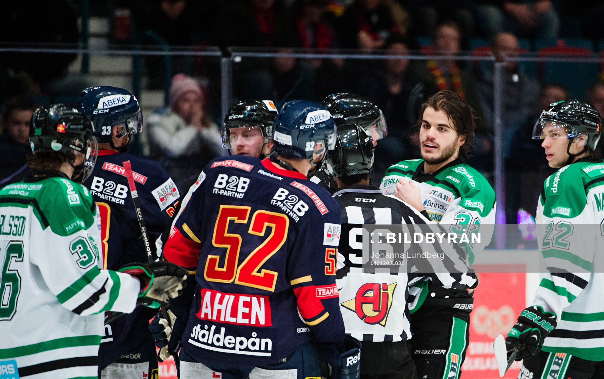 Rögles  Almen Bibic oense med Djurgårdens Mikael Ahlén