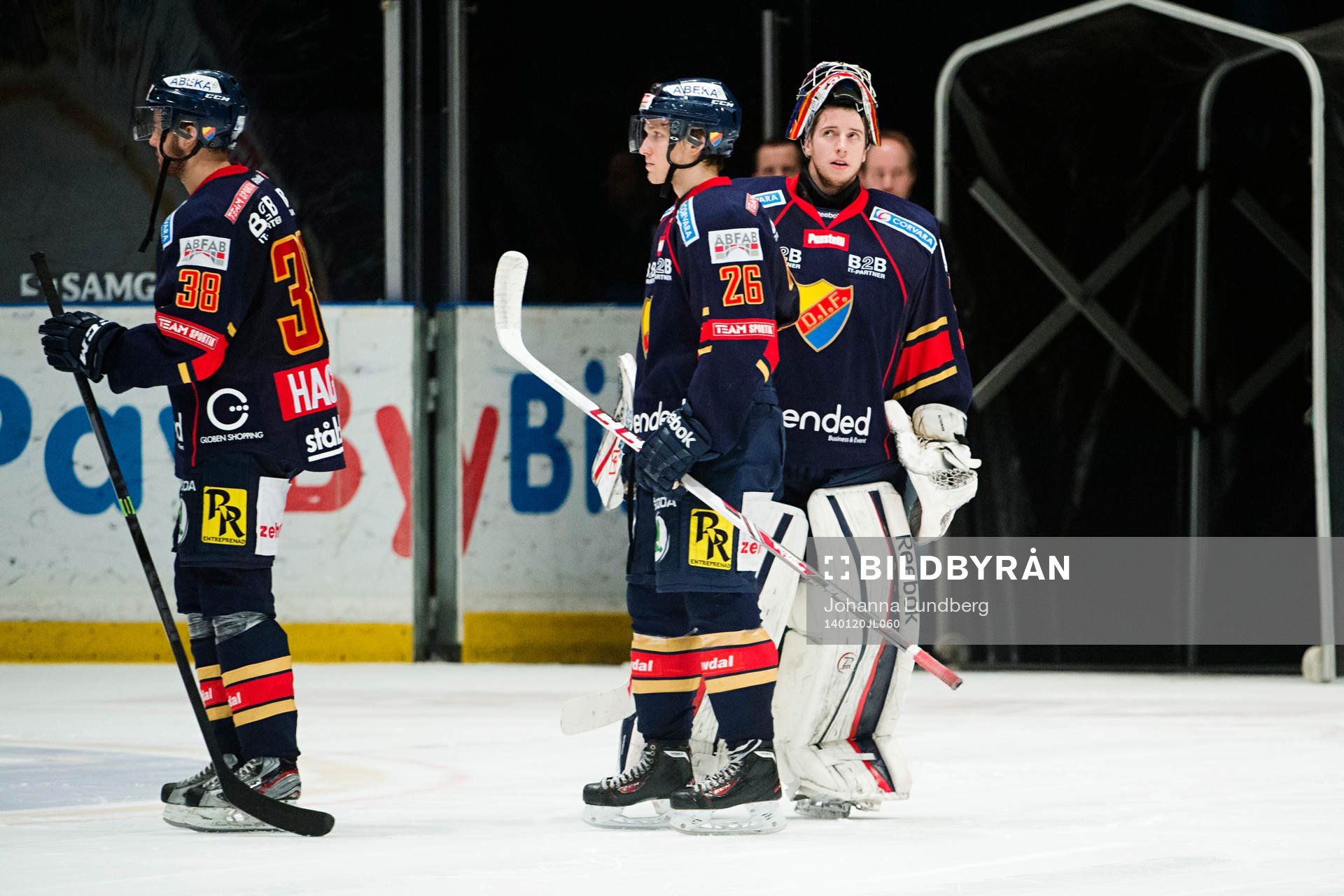 Djurgårdens målvakt Adam Reideborn deppar med övriga