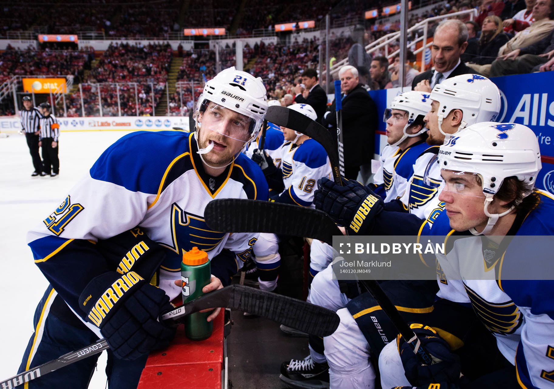 St Louis Patrik Berglund pratar med TJ Oshie