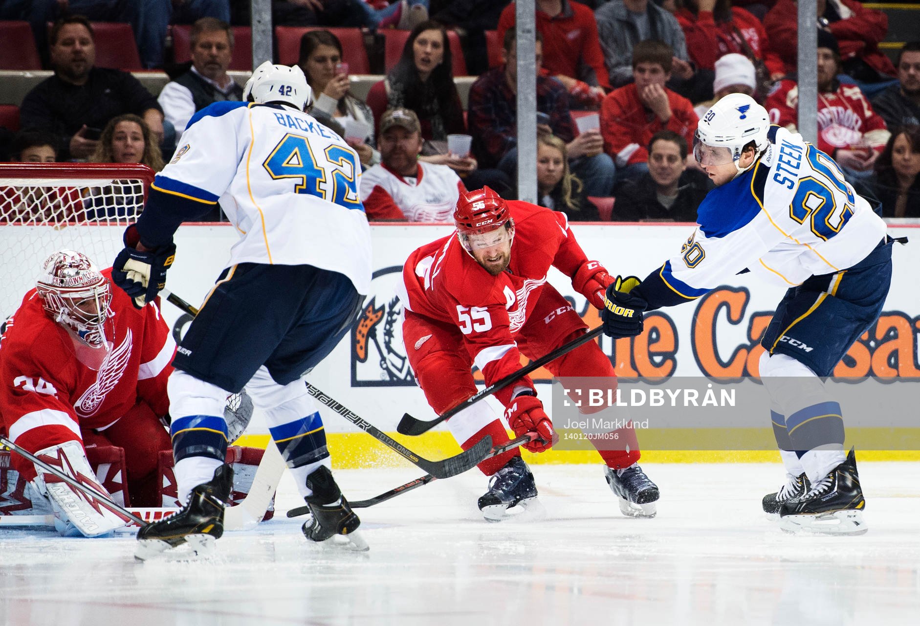 Detroits Niklas Kronwall försöker att stoppa ett läge