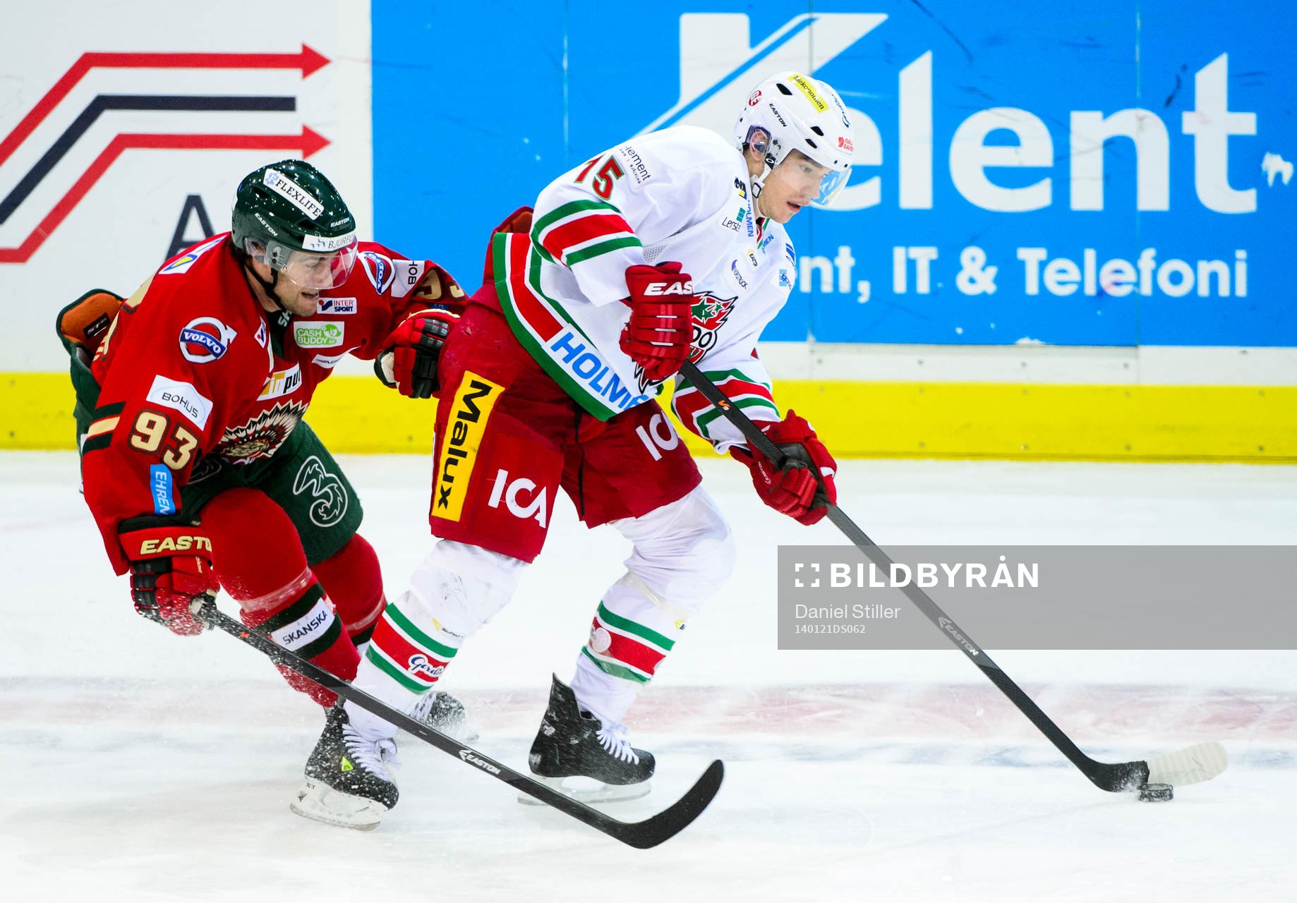 Modos Evan McGrath jagar Modos Kyle Cumiskey