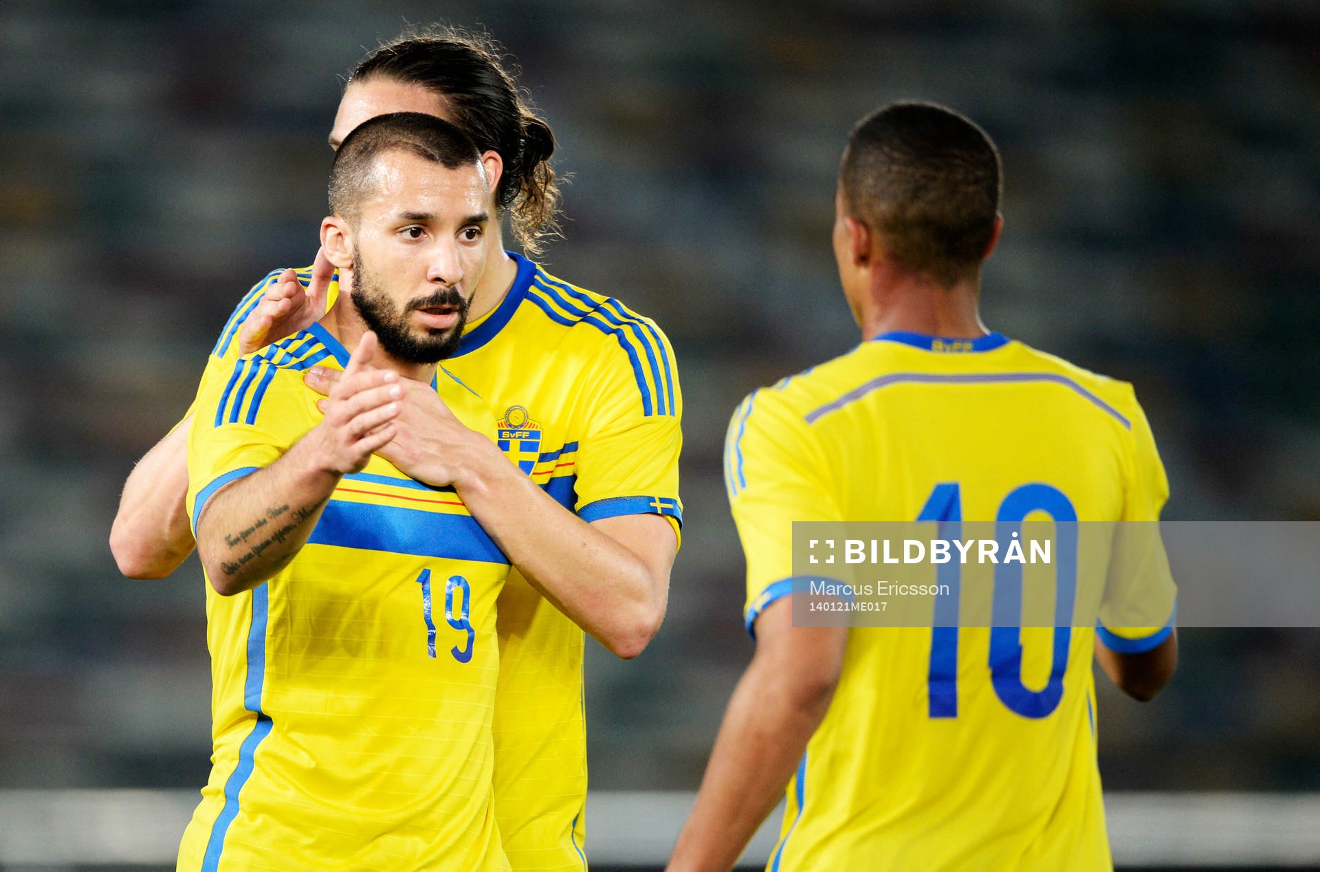 Sveriges Guillermo Molins jublar efter 2-0 under träningslandskampen mellan Island och Sverige på januariturnén den 21 januari 2014 i Abu Dhabi.