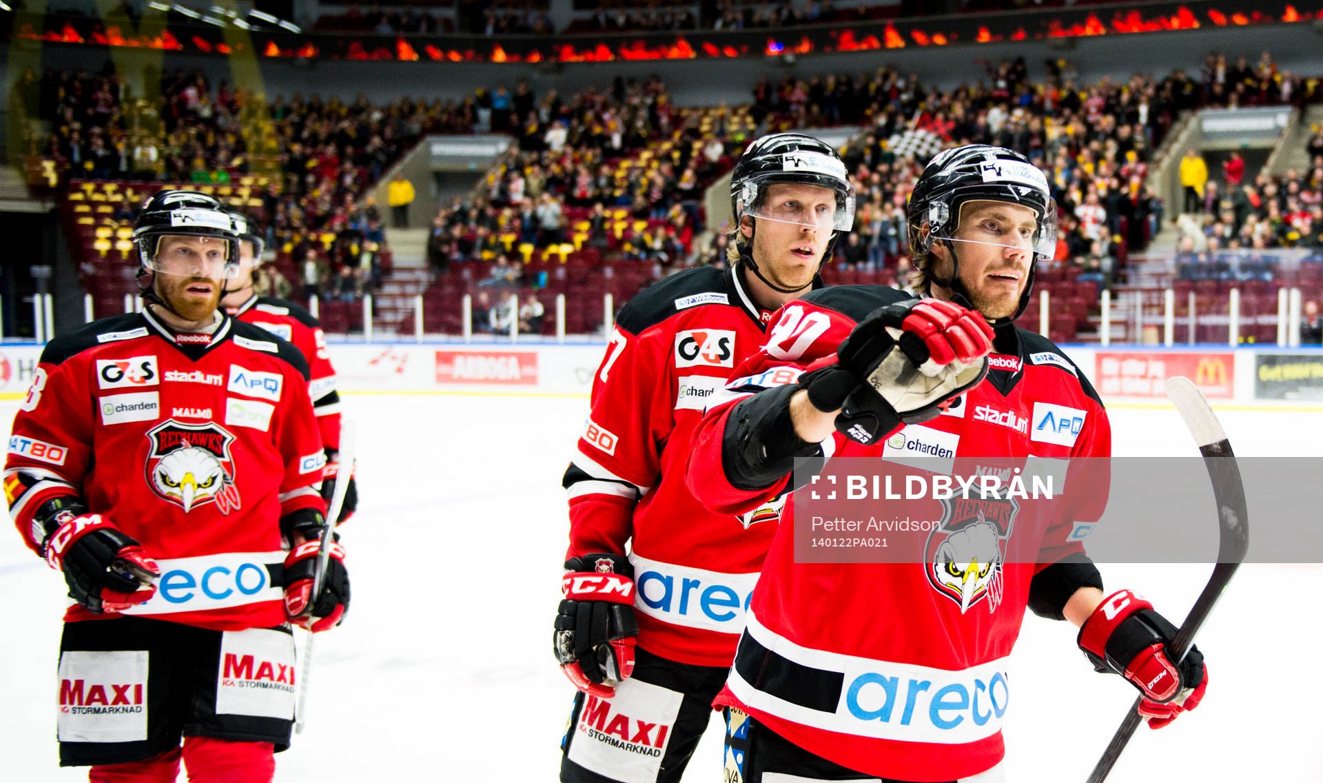Malmö Redhawks Mattias Persson (th) jublar