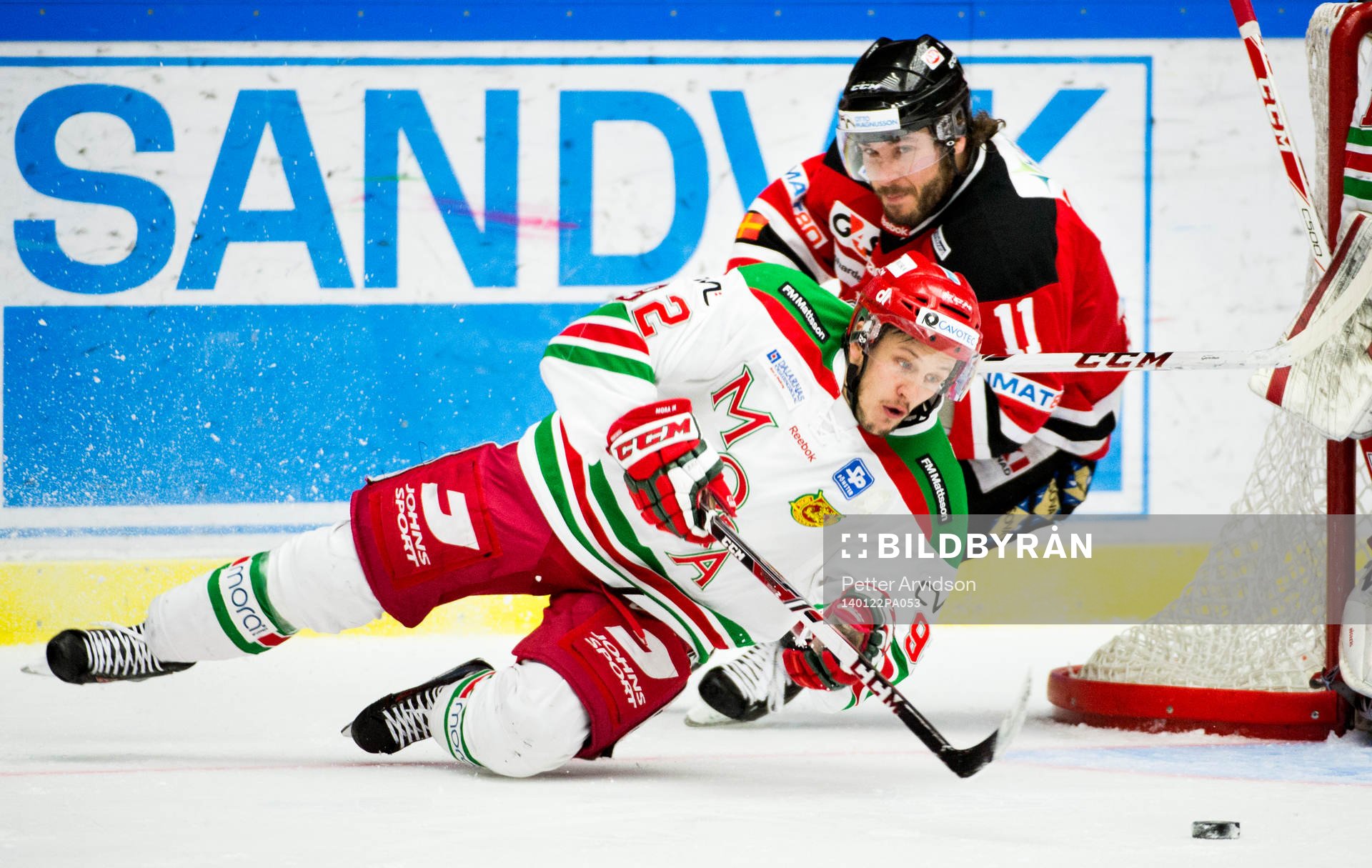 Moras Jonas Westerling faller, Malmö Redhawks Joey Tentute