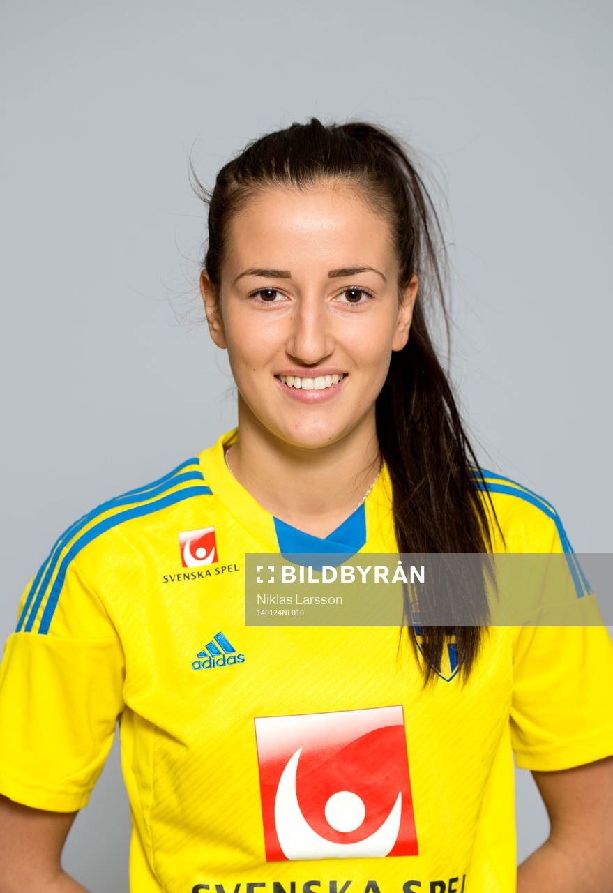 Daniella Novakovic, Sverige