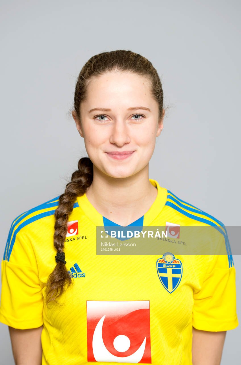 Elin Karlsson, Sverige