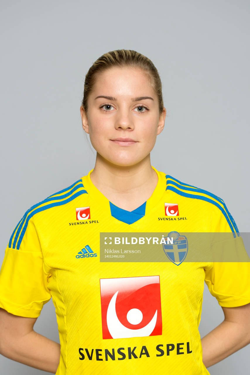 Julia Ekholm, Sverige