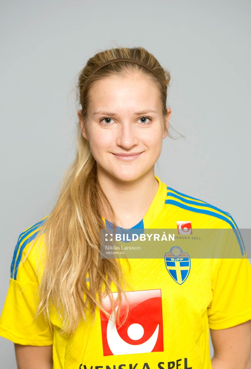 Moa Hedell, Sverige