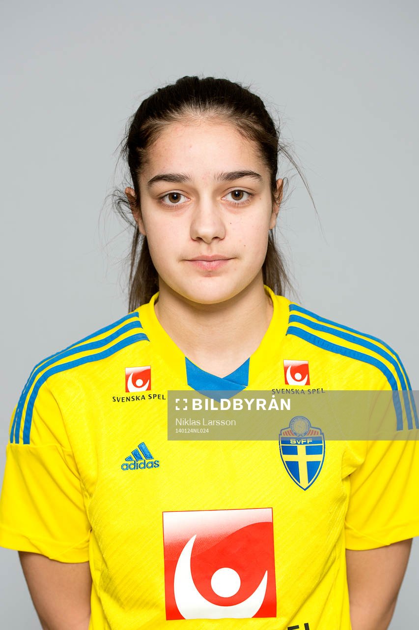 Daniella Famili, Sverige
