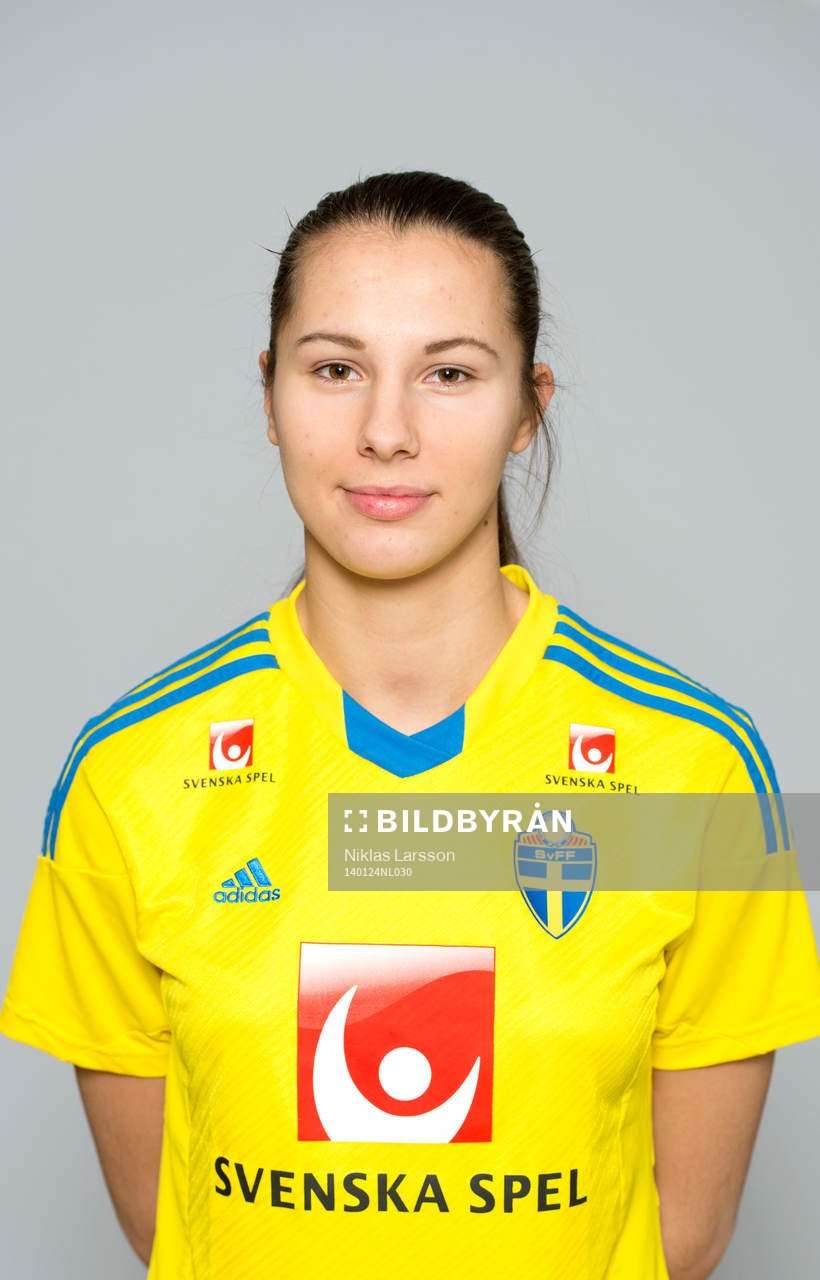 Nellie Karlsson, Sverige