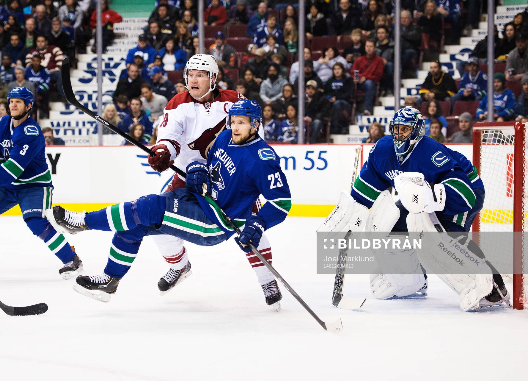 Phoenix Shane Doan fäller Vancouvers Alexander Edler