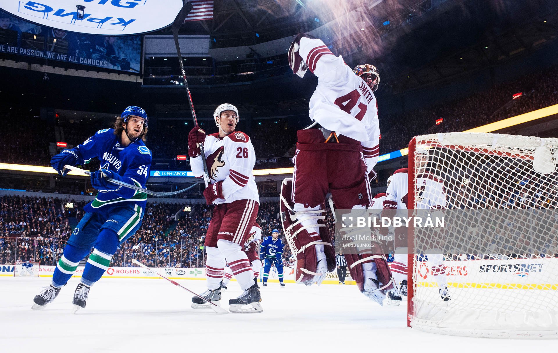 Vancouvers Kellan Lain och Phoenix Michael Stone ser