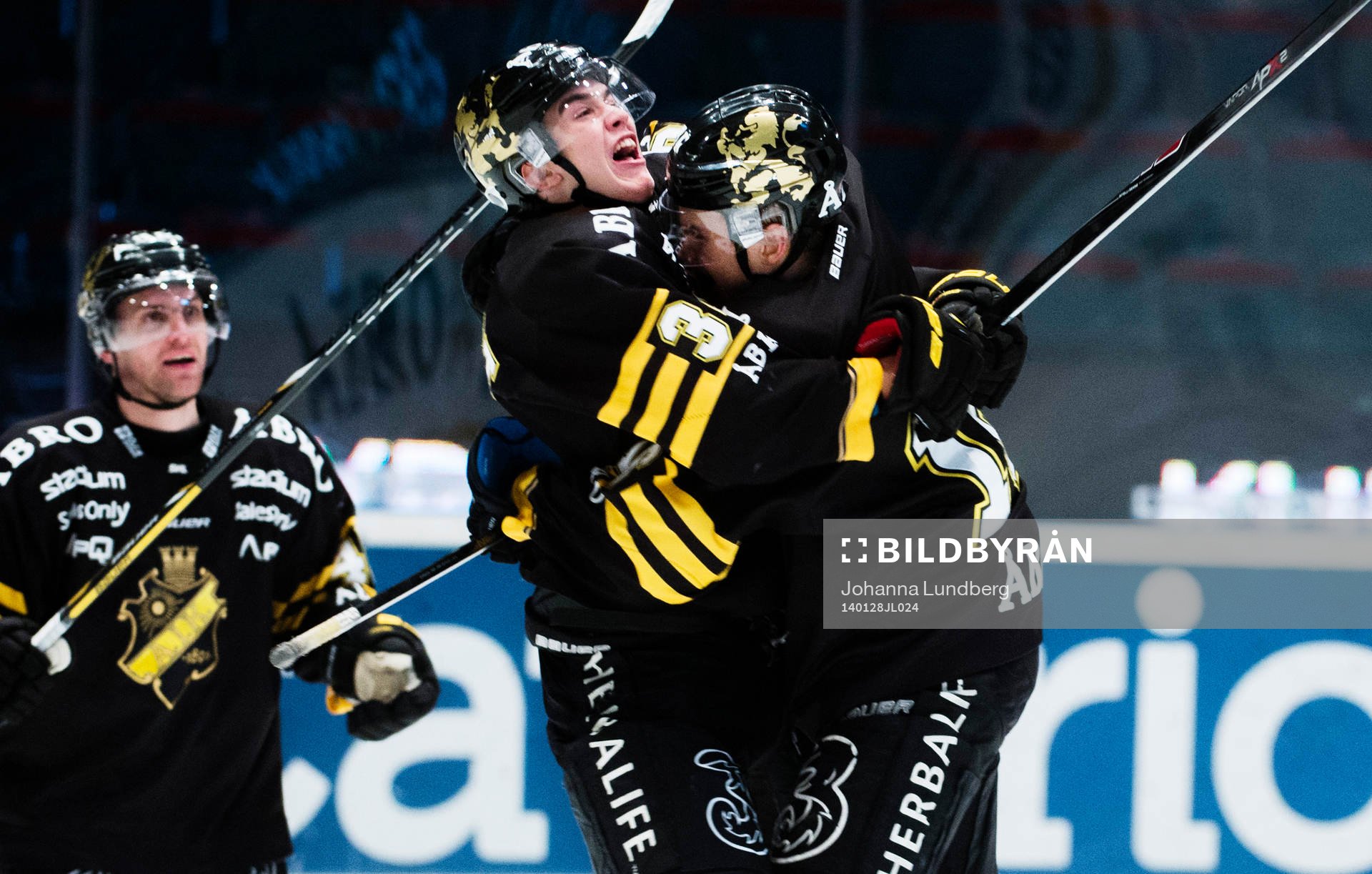 s Michael Lindqvist och Theodor Lennström jublar