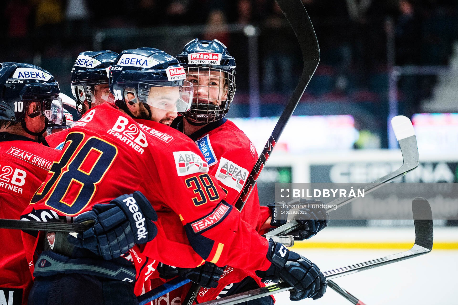 Djurgårdens Andreas Englund jublar med Joakim Hagelin