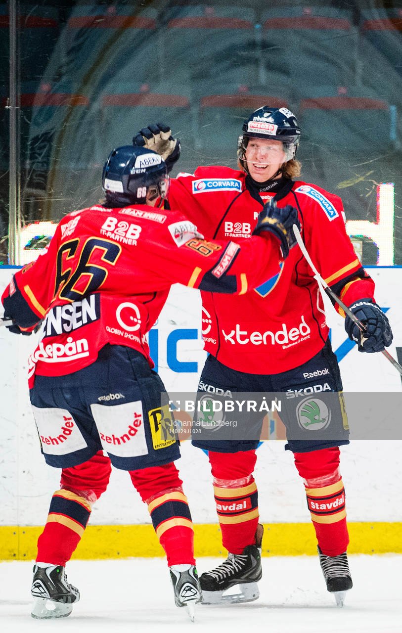 Djurgårdens Marcus Sörensen jublar med Nicklas Heinerö