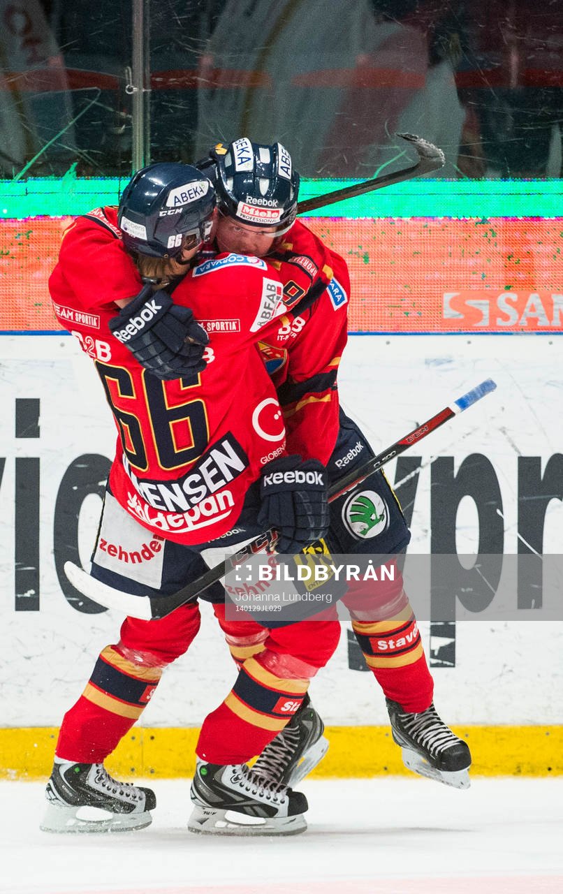 Djurgårdens Marcus Sörensen jublar med Nicklas Heinerö