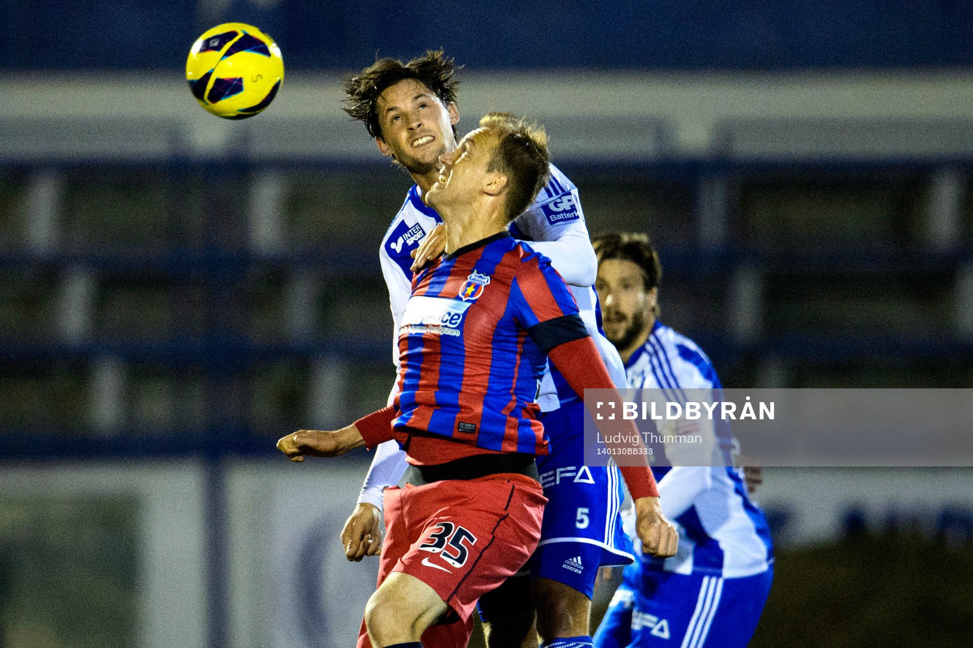 IFK Göteborgs Philip Haglund i nickduell med Steaua