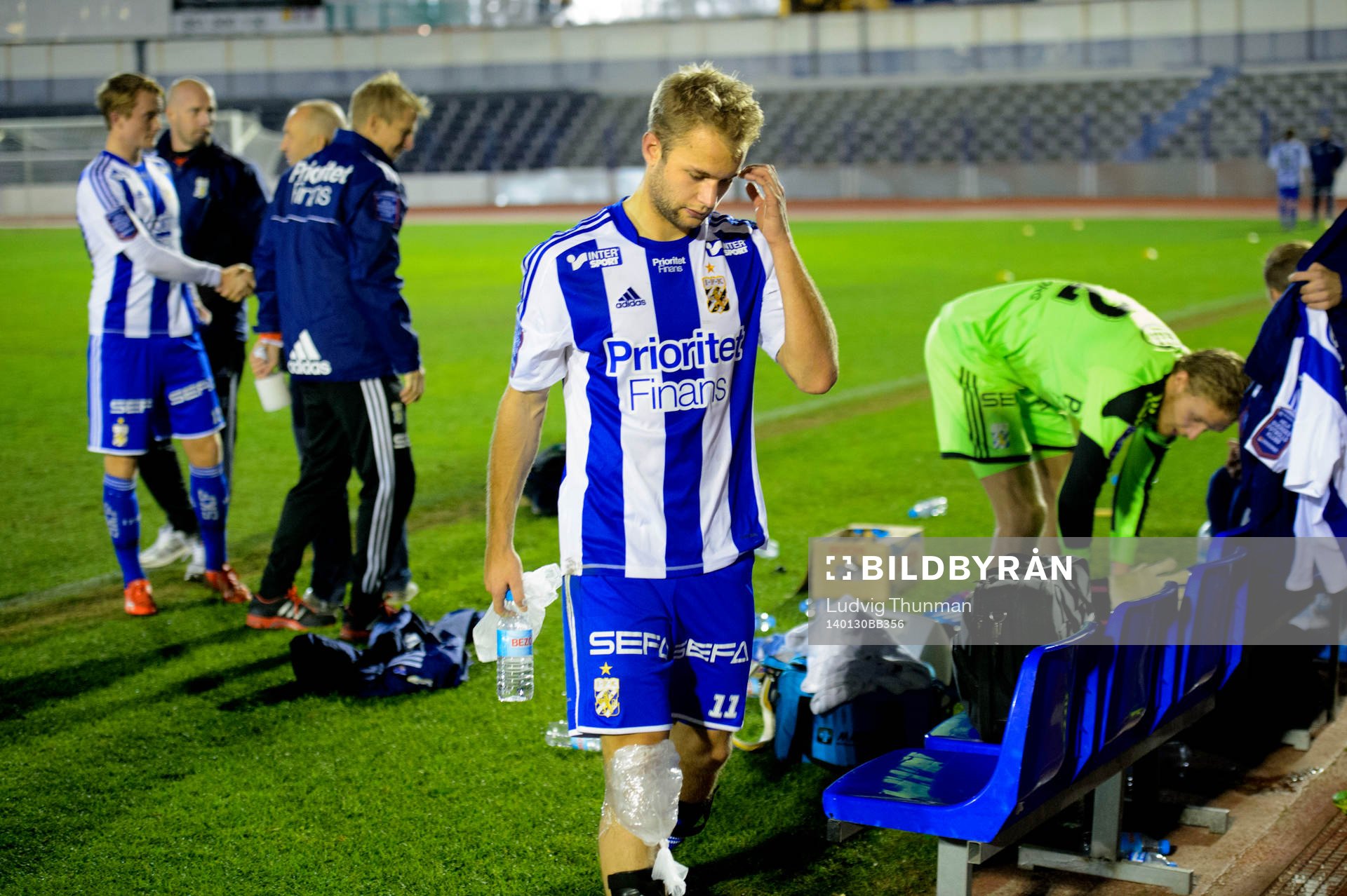 IFK Göteborgs Robin Söder går av planen me