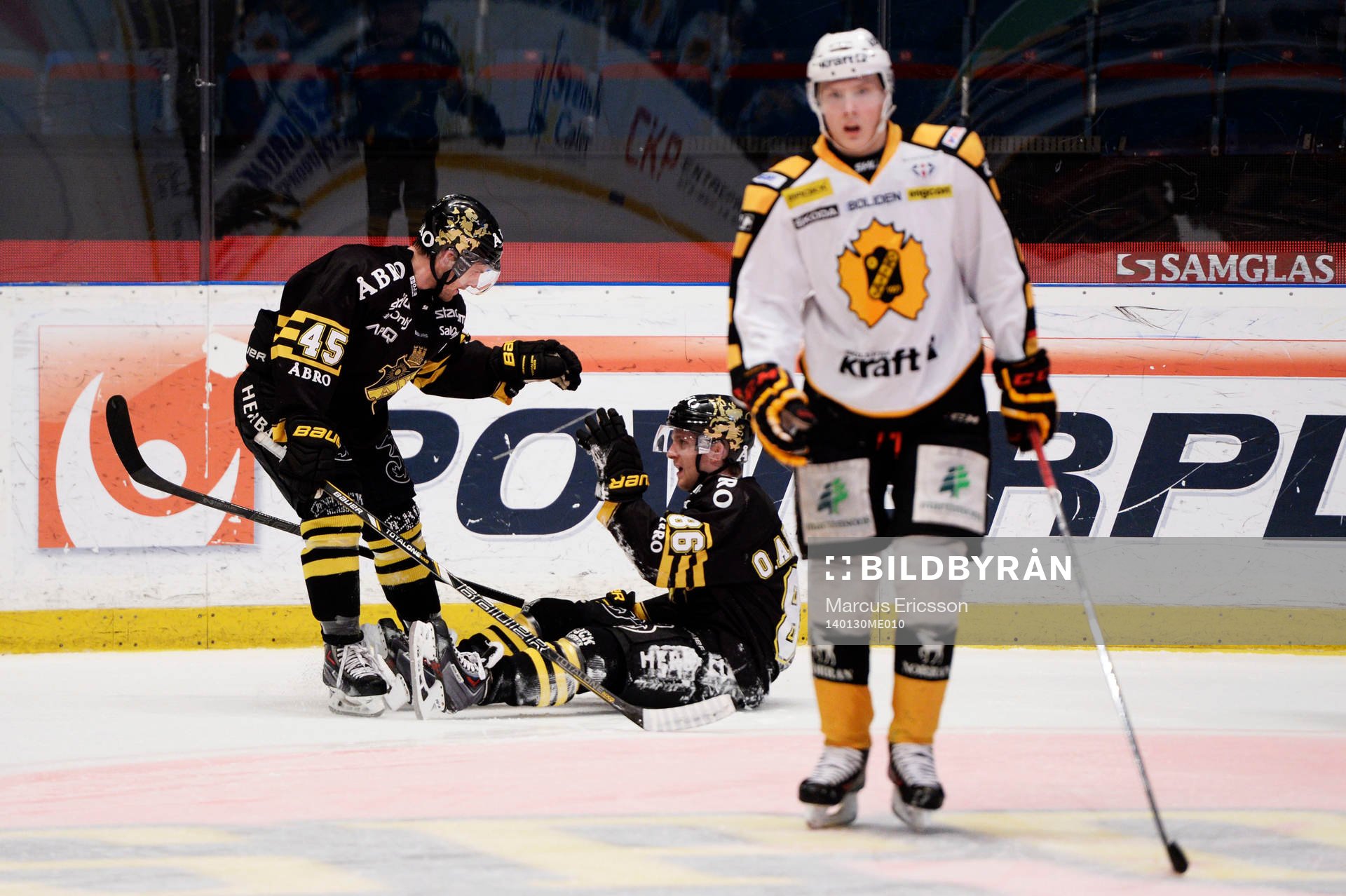 s Oscar Steen och Oscar Ahlström jublar