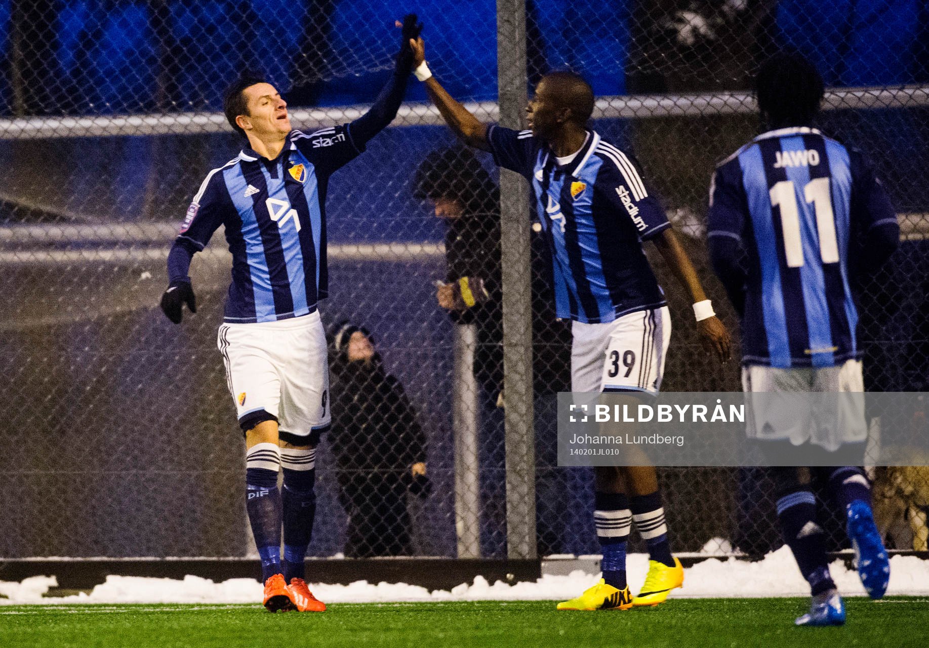 Djurgårdens  Haris Radetinac  och Mark Mayambela  jublar