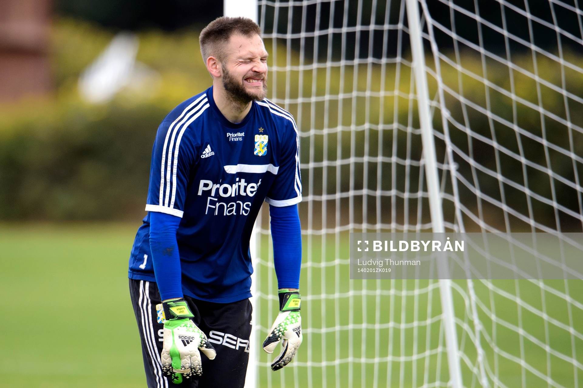 IFK Göteborgs målvakt John Alvbåge gestikulerar