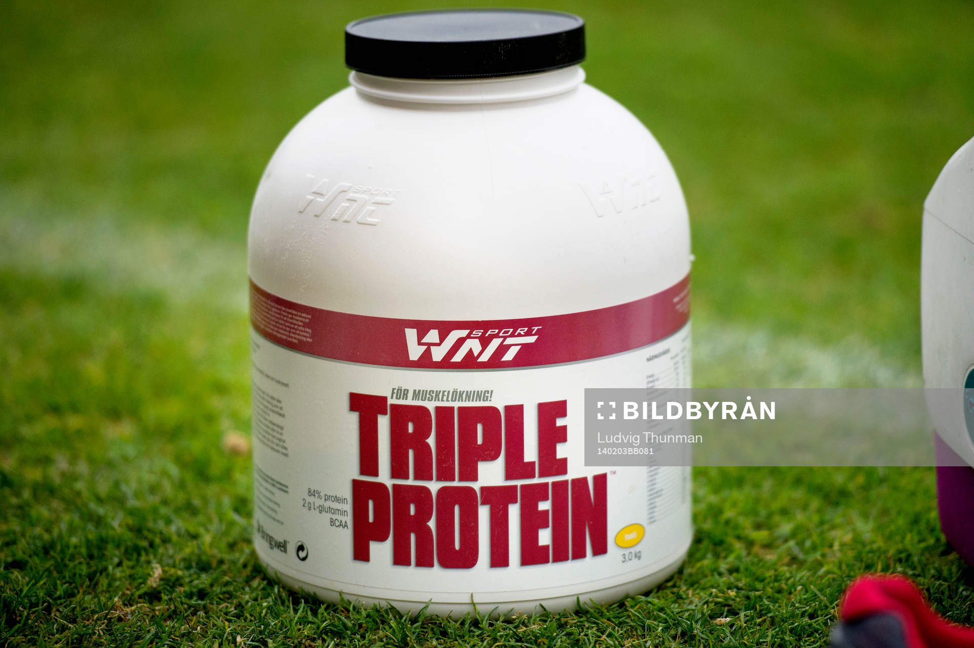 Proteinpulver av märket Wnt Sport triple protein