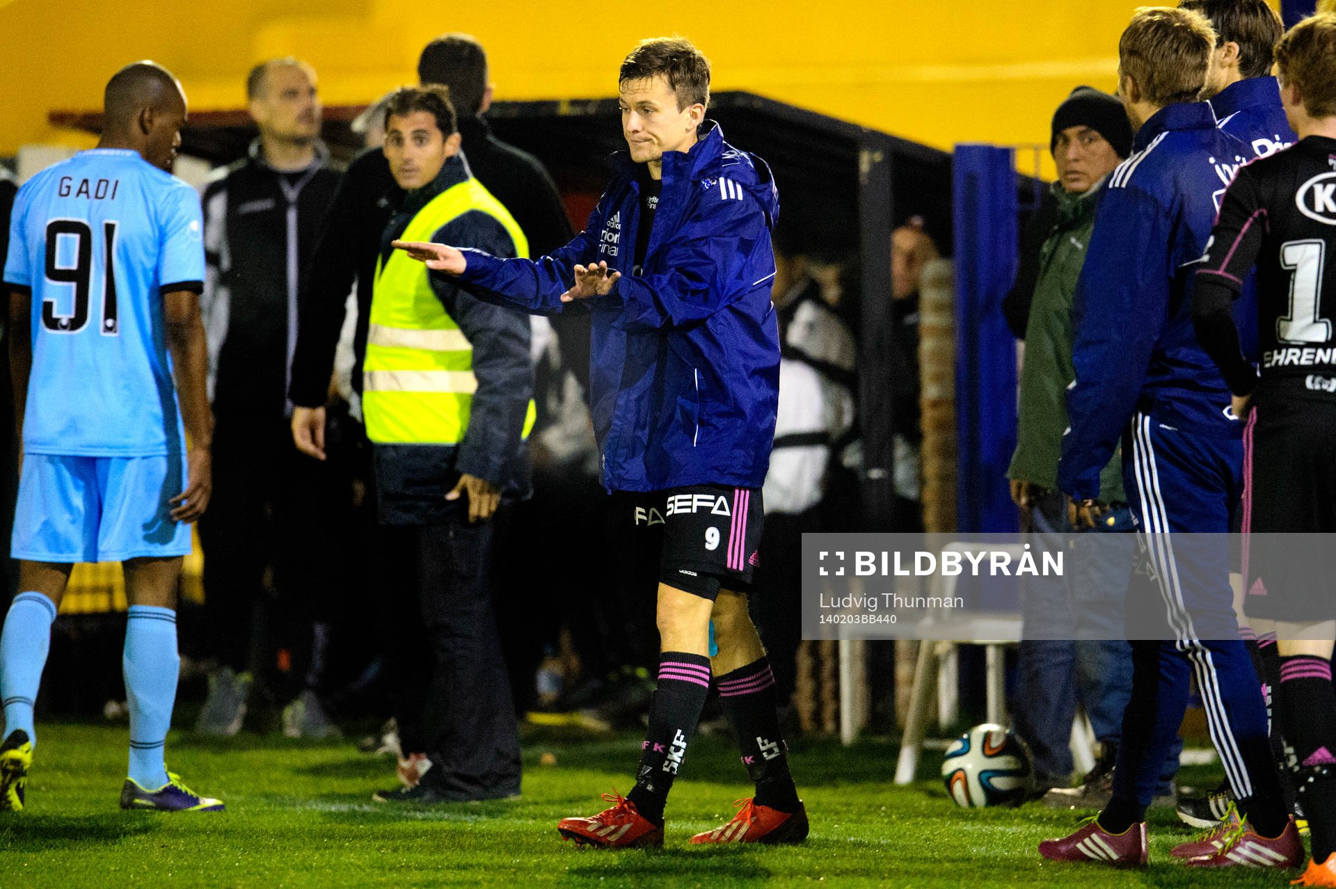 IFK Göteborgs Lasse Vibe signalerar till lagkamraterna