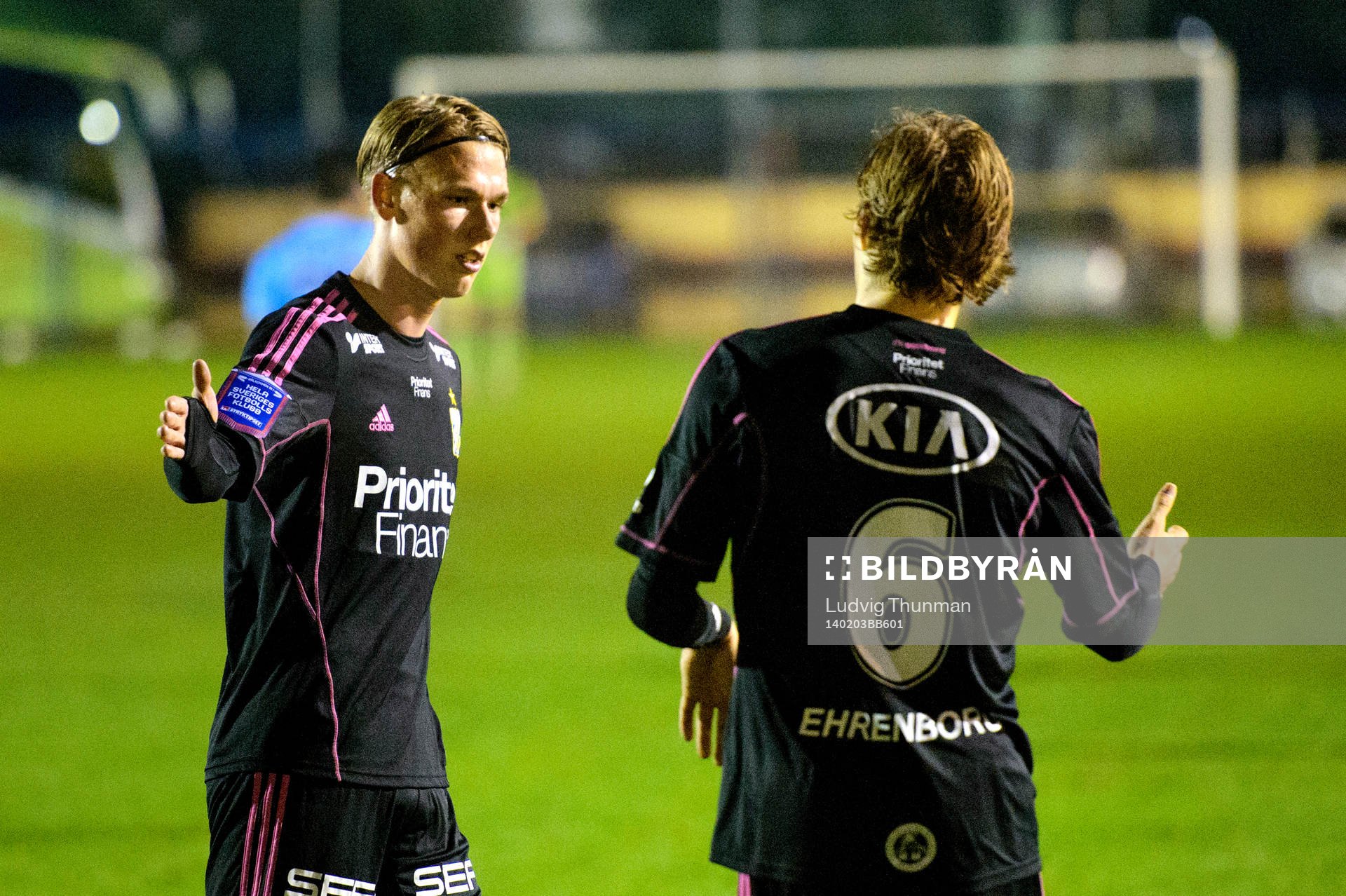 IFK Göteborgs Hampus Zackrisson firar Ludwig Augustinsson