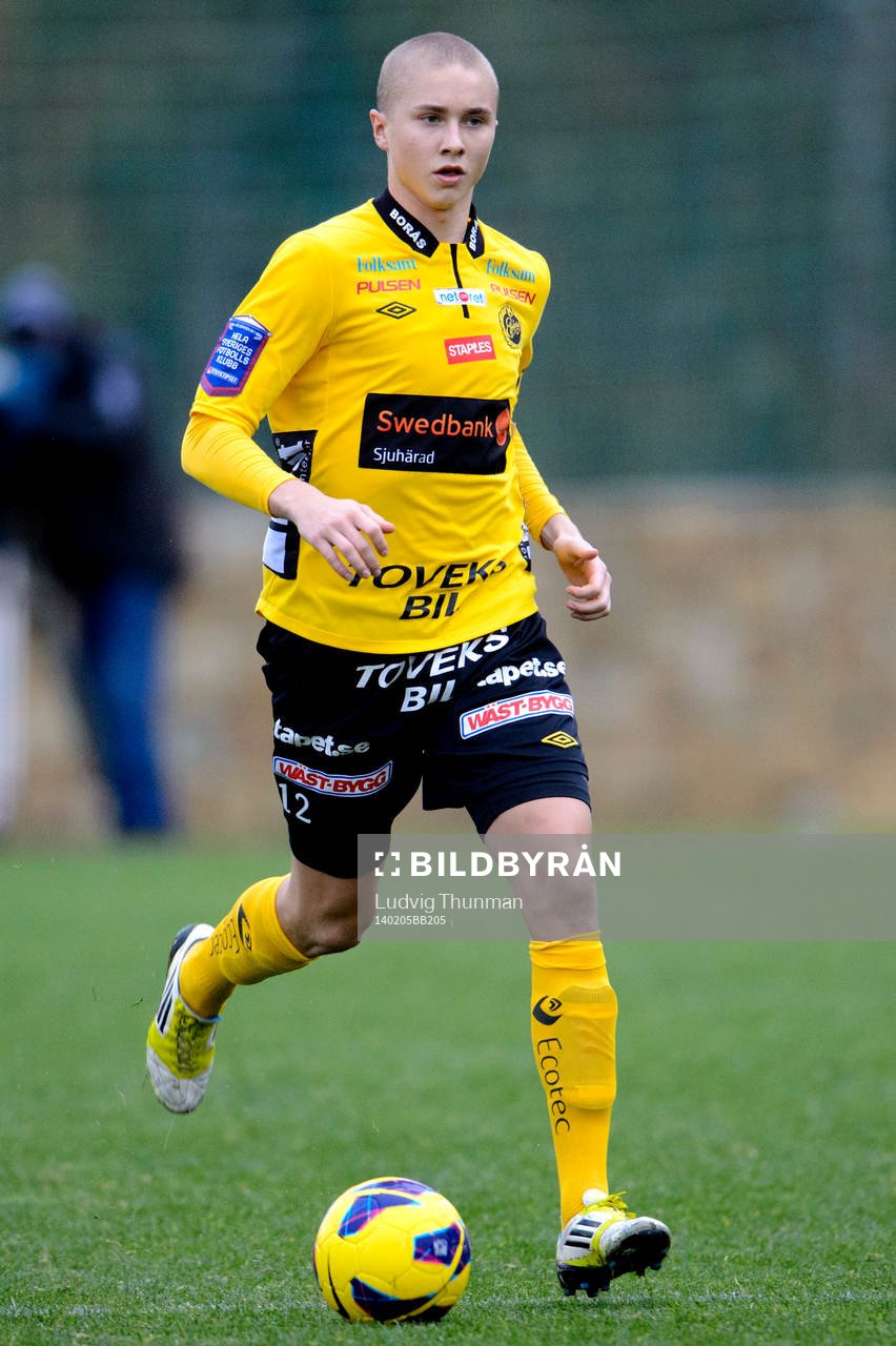 Elfsborgs Sebastian Holmén driver upp bollen