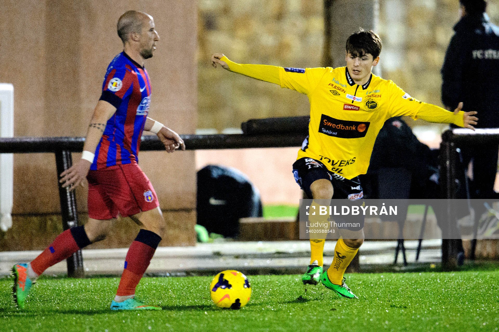 Steaua Bucarest Iasmin Latovlevici jagas av Elfsborgs Arber