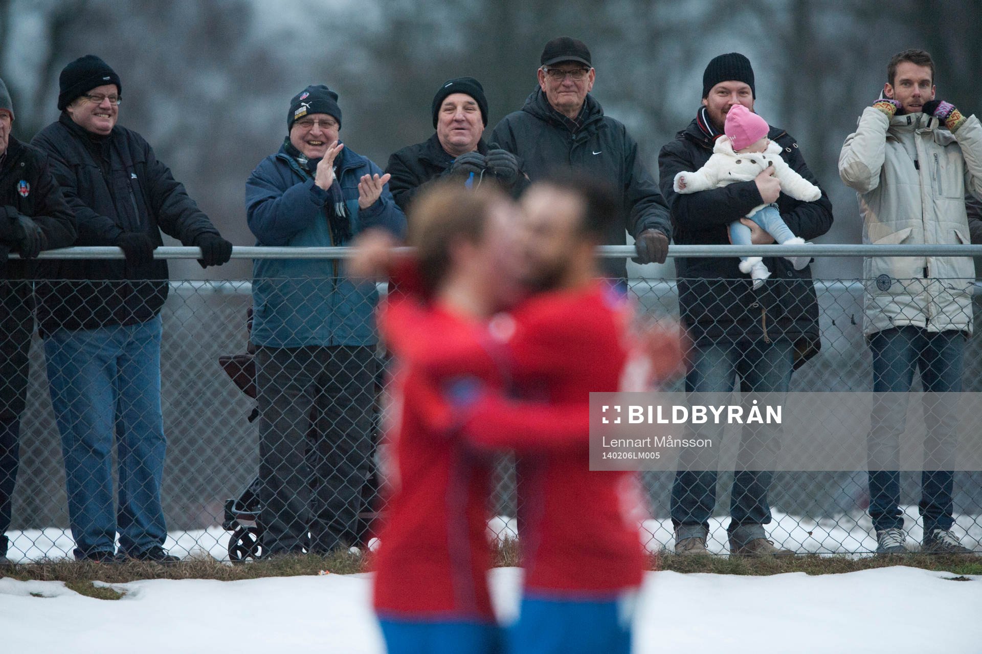 Publiken, gammal som ung, jublar över 1-0, Helsingborgs