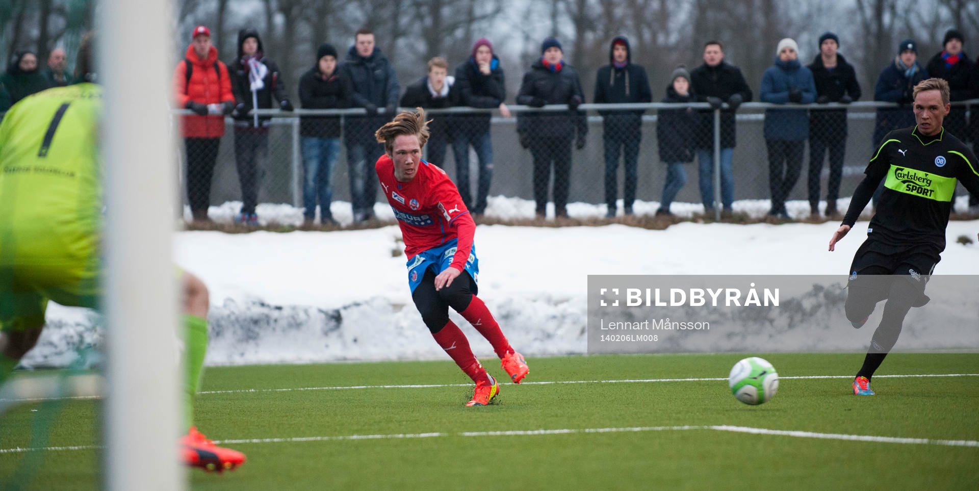 Helsingborgs Gustav Jarl skickar in passningen till