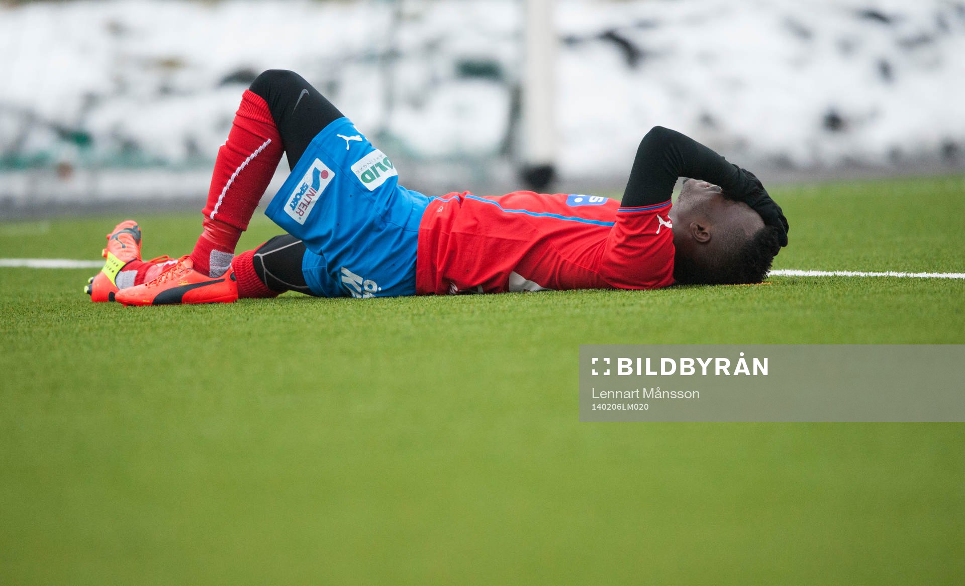 Helsingborgs David Accam skadad i glasögon i