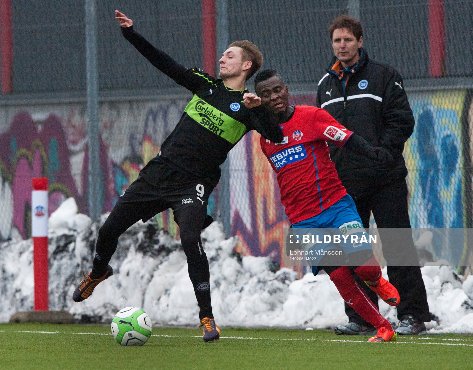 Helsingborgs David Accam i glasögon i träningsmatchen