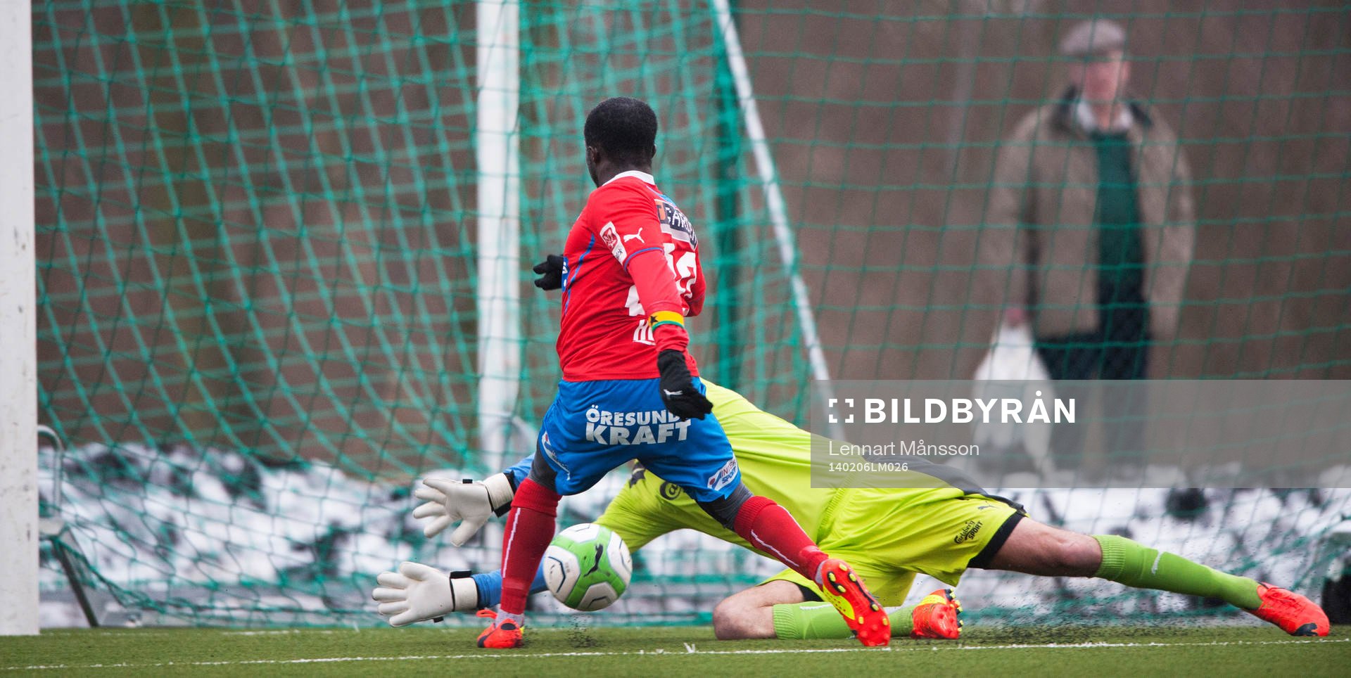 Helsingborgs Emmanuel Boateng i glasögon i