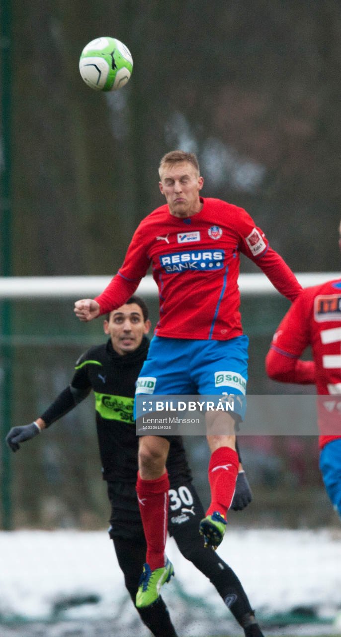 Helsingborgs Peter Larsson i glasögon i träningsmatchen