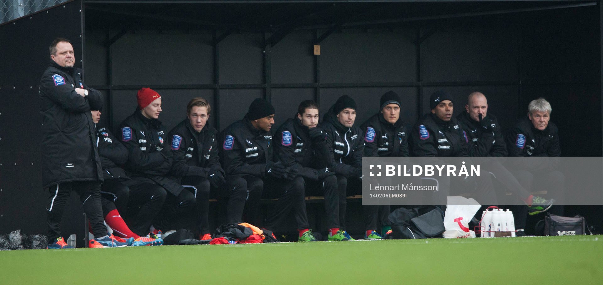 Helsingborgs tränare Roar Hansen och spelarbänken i