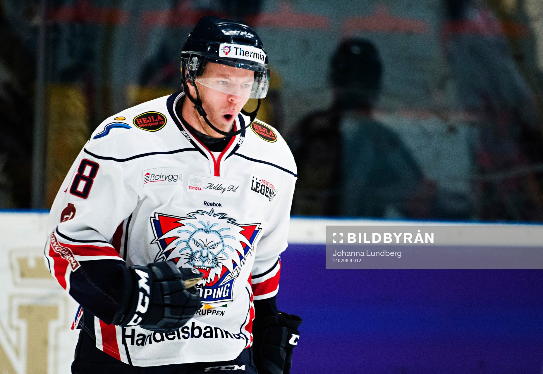 Linköpings  Jonas Almtorp  jublar